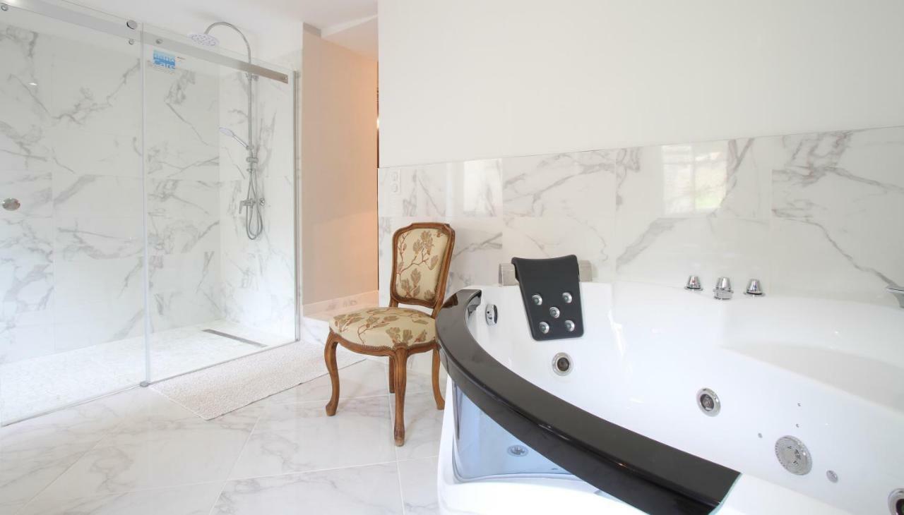 Manoir Des Turets Bed & Breakfast Yvre-l'Eveque Luaran gambar